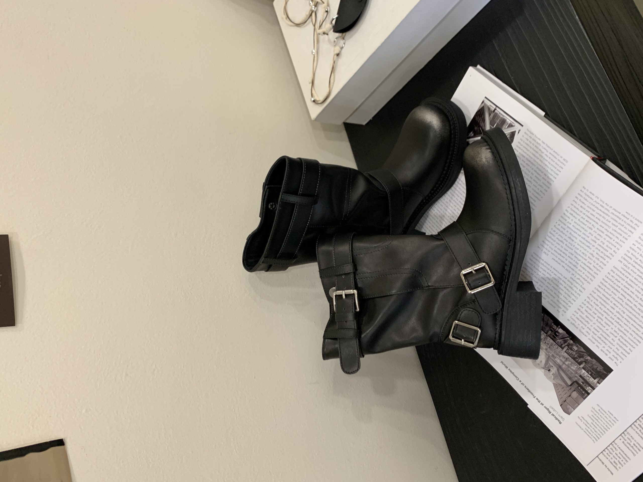 2025-new-genuine-leather-black-belt-buckle-mid-calf-boots-motorcycle-boots-autumn-winter-new-round-toe-knight-boots_3 2025 New Genuine Leather Black Belt Buckle Mid Calf Boots Motorcycle Boots Autumn Winter New Round Toe Knight Boots