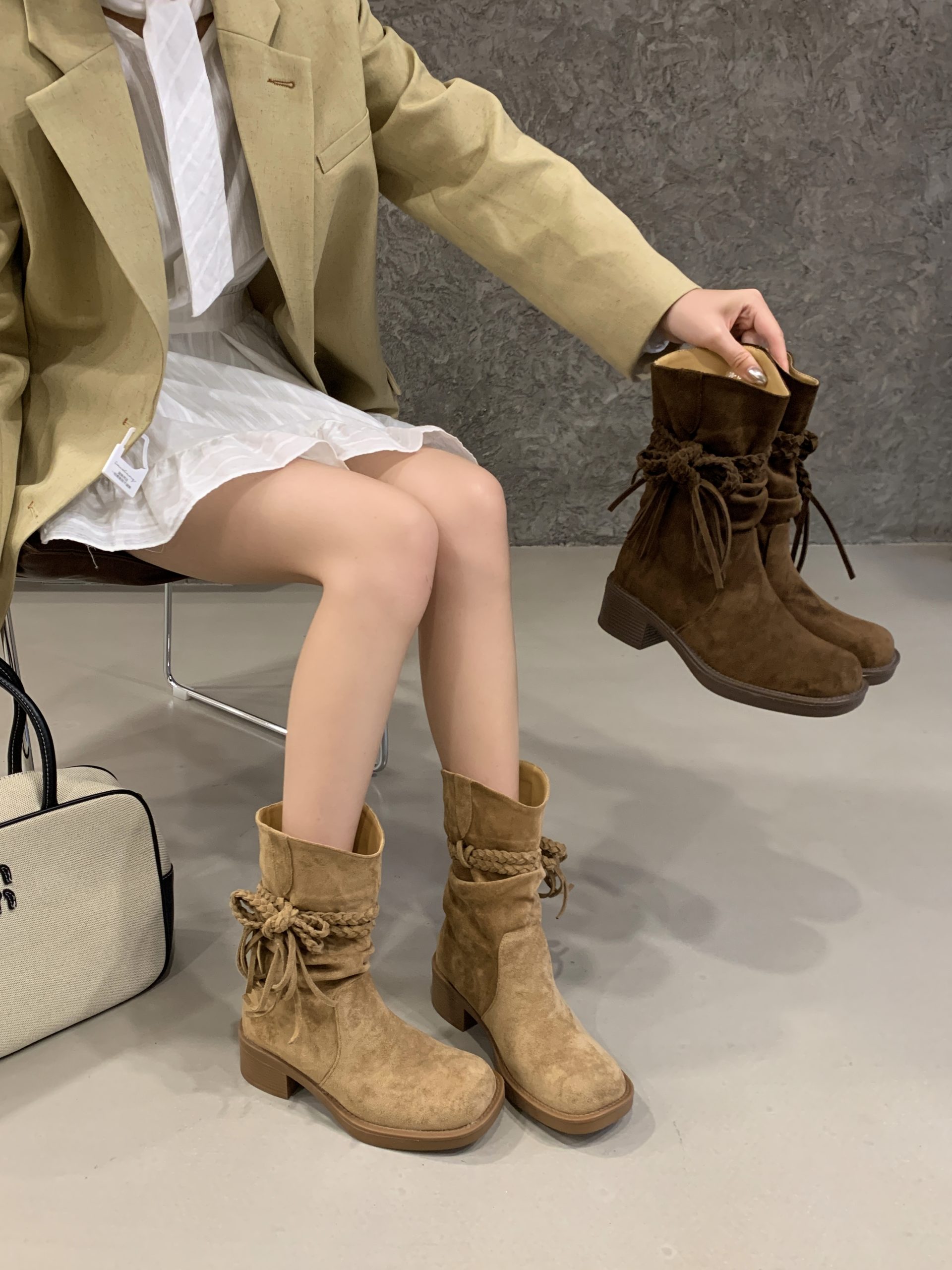 2025-new-style-chunky-heel-wasteland-style-fringe-knight-boots-retro-mid-calf-boots-slim-stacked-mid-calf-boots 2025 New Style Chunky Heel Wasteland Style Fringe Knight Boots Retro Mid Calf Boots Slim Stacked Mid Calf Boots