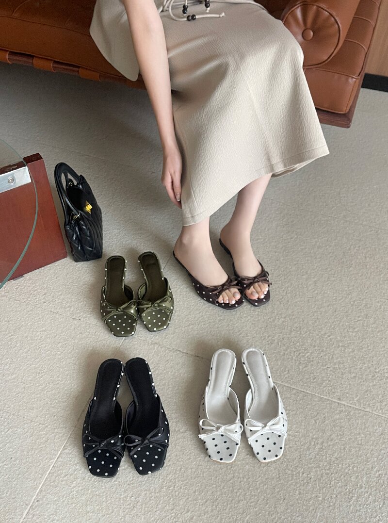 2026-new-low-heel-polka-dot-one-strap-slippers-for-women 2026 New Low Heel Polka Dot One-Strap Slippers for Women