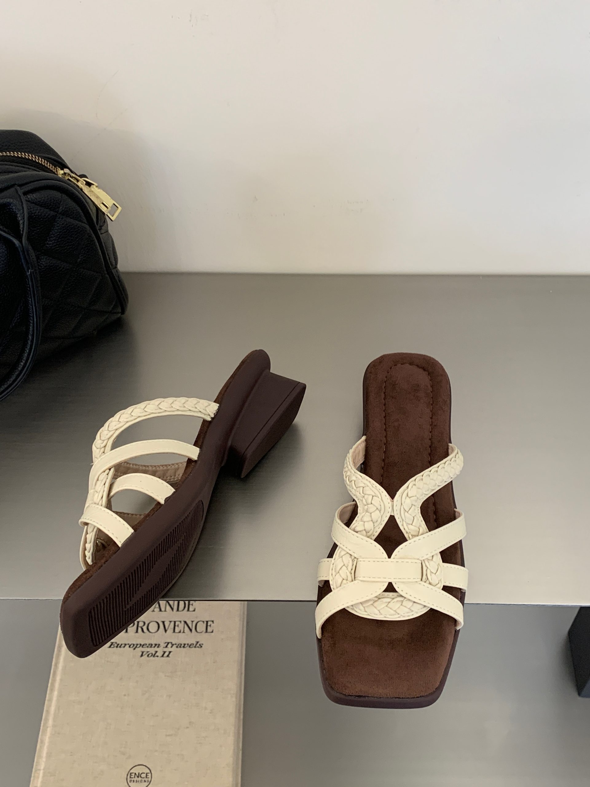 2026 New Summer Vacation Style French Retro Woven Roman Sandals Women's One-Strap Chunky Heel Comfortable Sandals