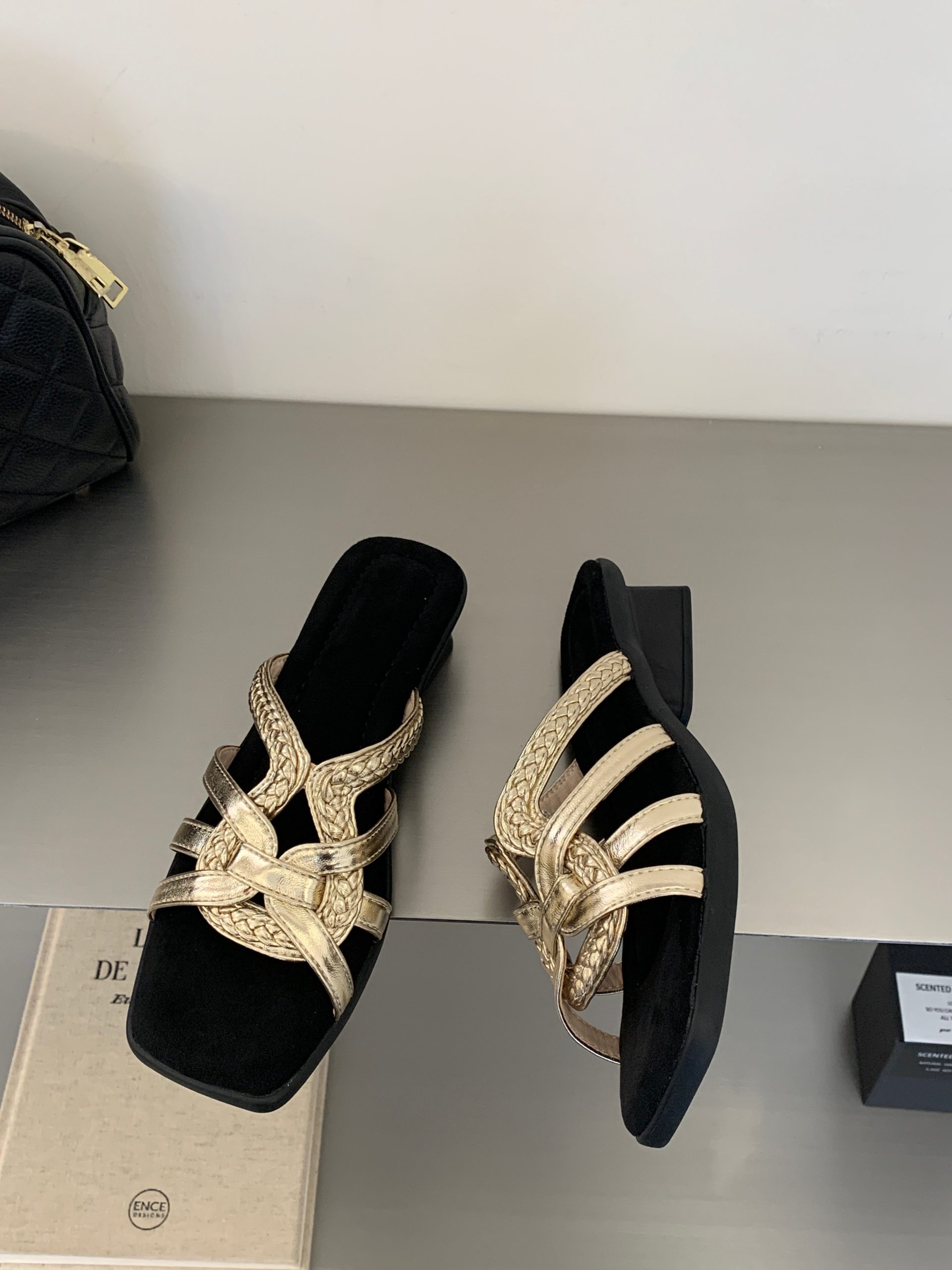 2026 New Summer Vacation Style French Retro Woven Roman Sandals Women's One-Strap Chunky Heel Comfortable Sandals