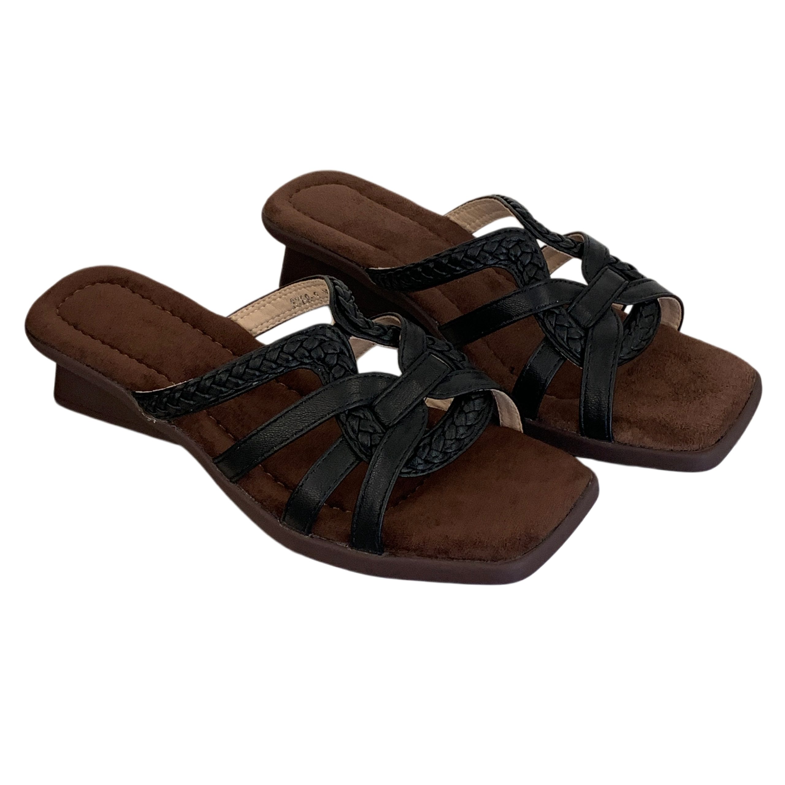 2026 New Summer Vacation Style French Retro Woven Roman Sandals Women's One-Strap Chunky Heel Comfortable Sandals