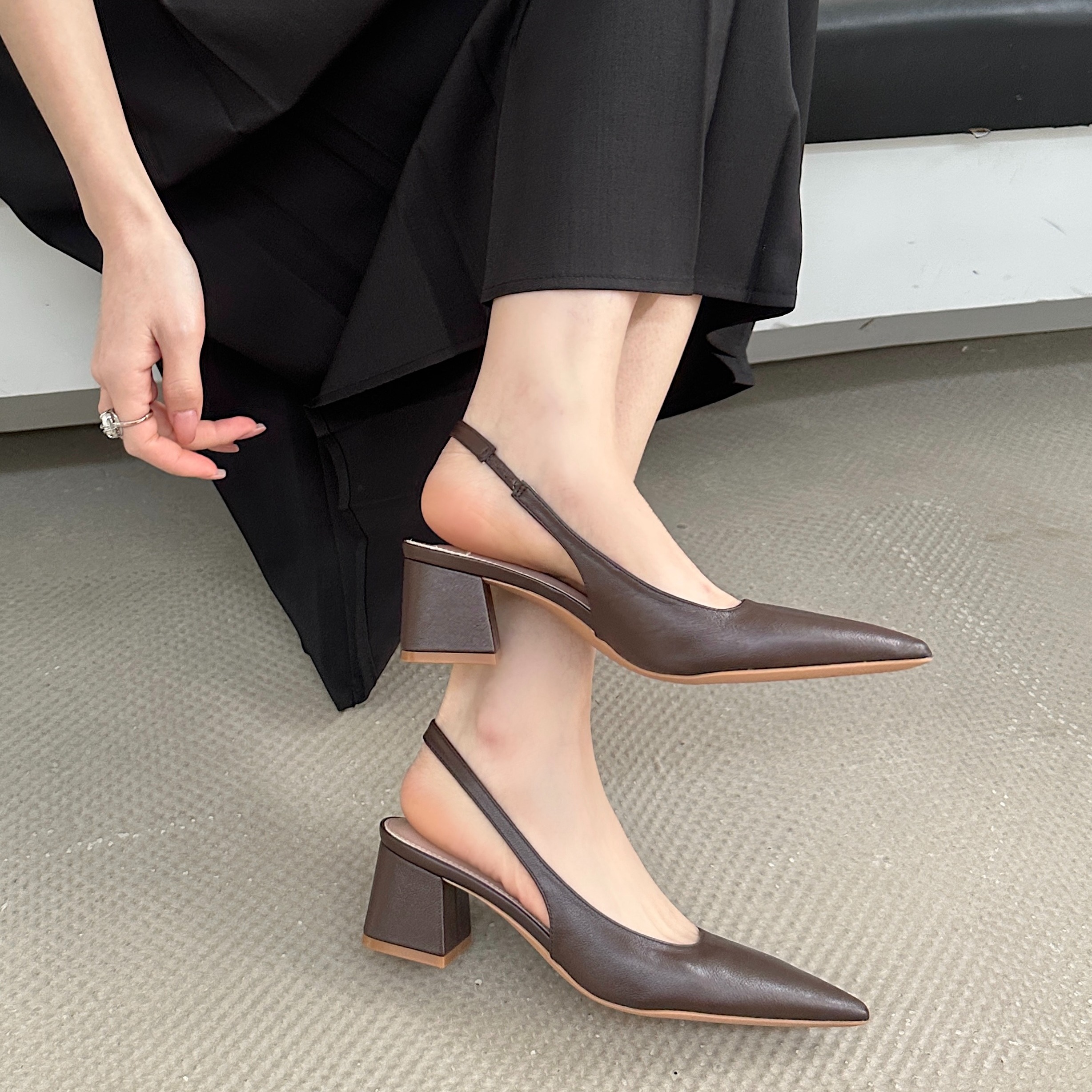 baotou-sandals-women-2025-spring-summer-new-french-pointed-toe-chunky-heel-open-back-slip-on-high-heel-sandals_3 Baotou Sandals Women 2025 Spring Summer New French Pointed Toe Chunky Heel Open Back Slip On High Heel Sandals